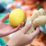 I mix lemon and salt, used in this way they are worth “their weight in gold”: my grandmother taught me this and it still works!